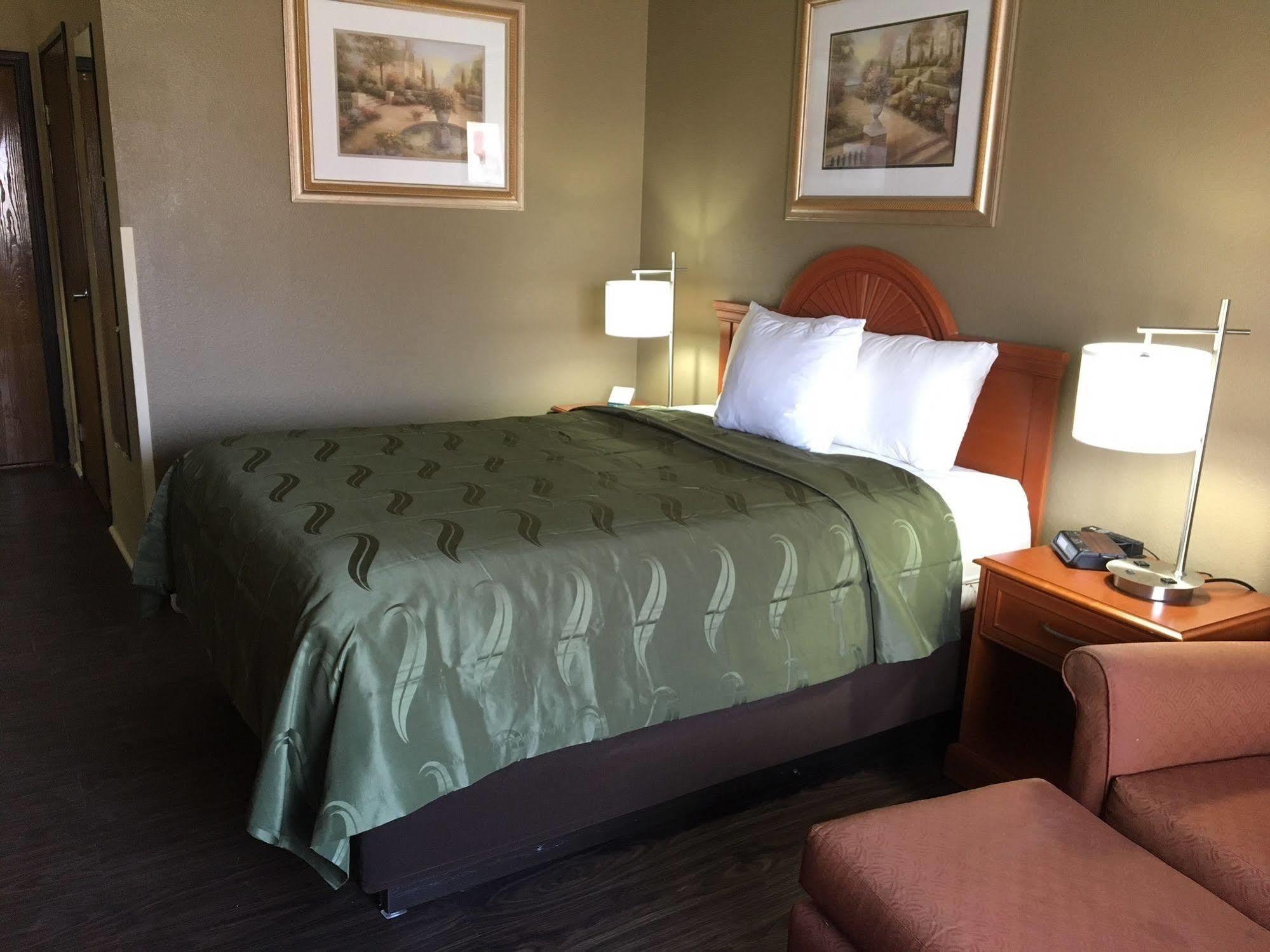 Quality Inn & Suites Lincoln Near I-55 Dış mekan fotoğraf